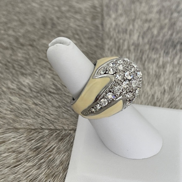 ENAMEL & CRYSTALS RHINESTONES COCKTAIL RING - Picture 2 of 13